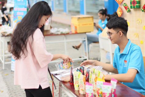 Đoàn trường Đại học Thủ Dầu Một: Lan tỏa yêu thương từ xuân tình nguyện, tết sẻ chia