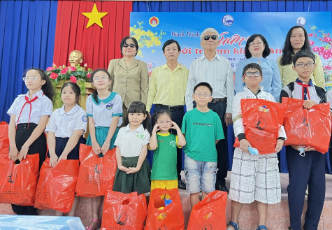 Mang xuân yêu thương đến với trẻ em có hoàn cảnh khó khăn