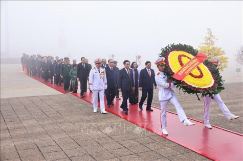 Lãnh đạo Đảng, Nhà nước vào Lăng viếng Chủ tịch Hồ Chí Minh nhân ngày thành lập Đảng