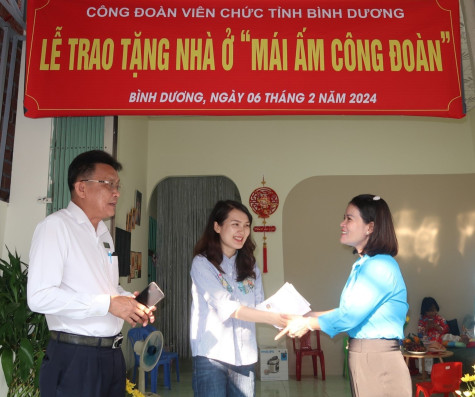 Trao “Mái ấm công đoàn” cho đoàn viên kịp đón tết