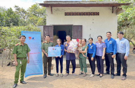 Xã đoàn Lạc An (huyện Bắc Tân Uyên): Trao công trình sửa chữa nhà ở