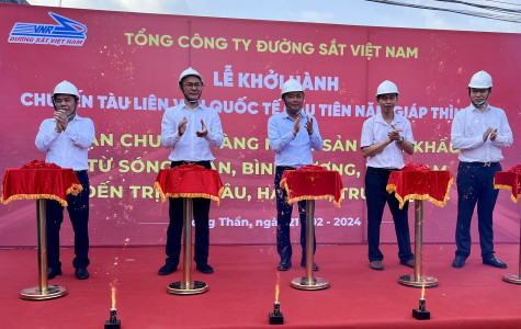 Trên 200 tấn nông sản đầu tiên năm Giáp Thìn 2024 được khởi hành từ ga Sóng Thần đi Trung Quốc