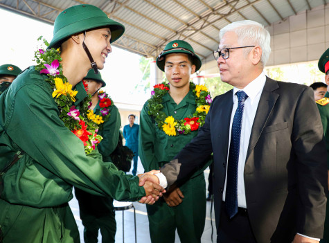 Hơn 1.900 thanh niên ưu tú của Bình Dương hăng hái lên đường nhập ngũ