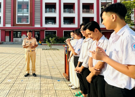 Tăng cường tuyên truyền về an toàn giao thông cho học sinh