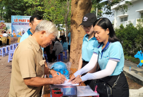 Phát động “Tuyến đường thanh toán không dùng tiền mặt”