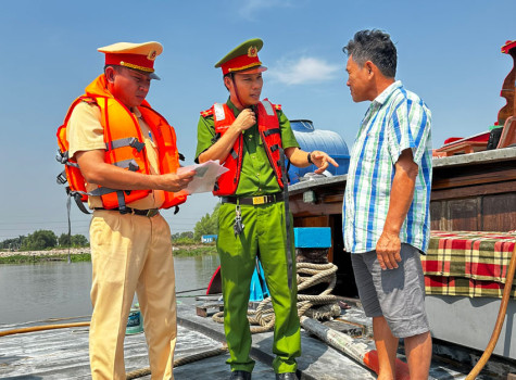 Giao thông đường thủy nội địa ổn định, số vụ vi phạm giảm