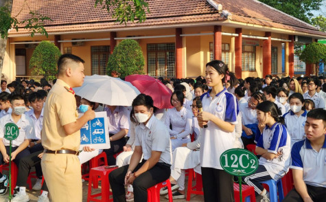 Bảo đảm an toàn giao thông cho học sinh, sinh viên: Thực hiện kiên trì, thường xuyên