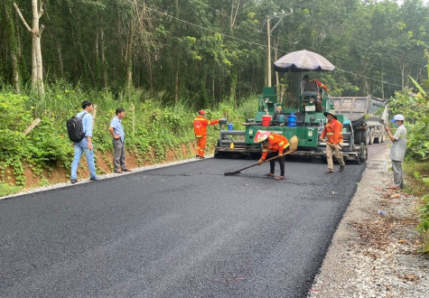 Huy động sức dân xây dựng quê hương