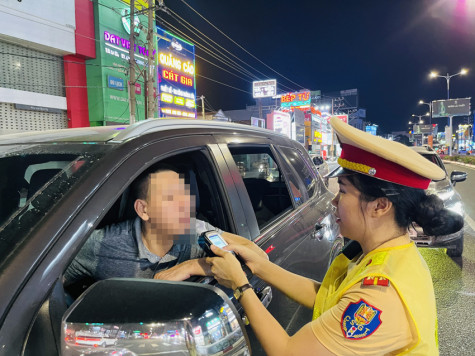 Kiểm tra, xử lý nhiều trường hợp vi phạm về nồng độ cồn trong đêm