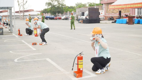 Sôi nổi hội thi nghiệp vụ chữa cháy và cứu hộ, cứu nạn “Tổ liên gia an toàn phòng cháy chữa cháy”