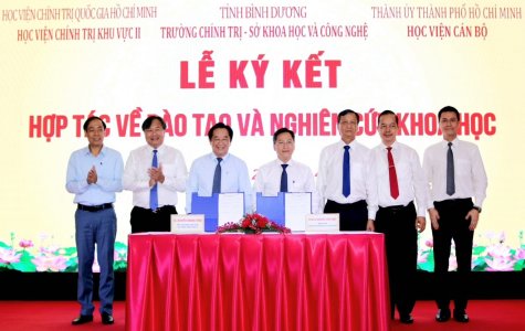 Trường Chính trị tỉnh và Học viện Cán bộ TP.Hồ Chí Minh: Ký kết hợp tác đào tạo và nghiên cứu khoa học