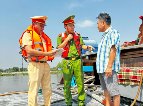 Nỗ lực bảo đảm an toàn giao thông đường thủy nội địa