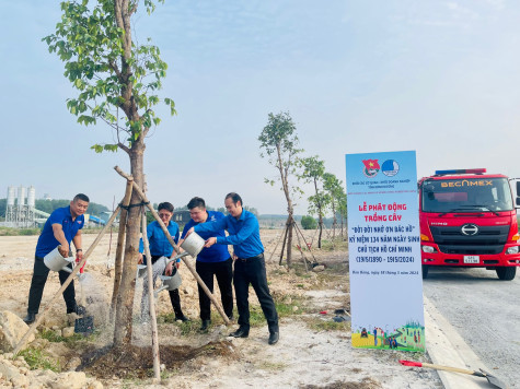 Đoàn viên thanh niên hưởng ứng Tết trồng cây “Đời đời nhớ ơn Bác Hồ”