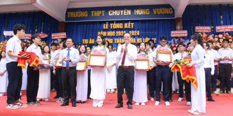 Trường THPT Chuyên Hùng Vương: Xứng đáng lá cờ đầu của ngành giáo dục Bình Dương