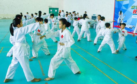 Karate Thuận An: Thỏa đam mê, rinh học bổng