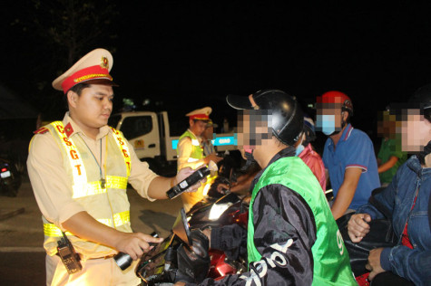 Thực hiện hiệu quả các chuyên đề xử lý vi phạm giao thông