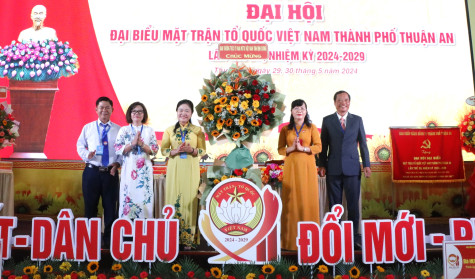 Bà Nguyễn Thị Hồng Vân giữ chức Chủ tịch Ủy ban MTTQ Việt Nam TP.Thuận An nhiệm kỳ 2024 - 2029