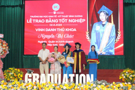 Trường Đại học Kinh tế - Kỹ thuật Bình Dương: Trao bằng tốt nghiệp cho các cử nhân