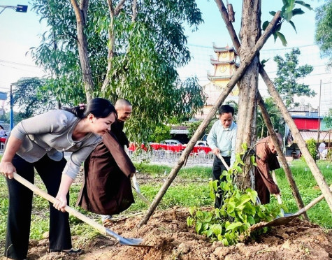 TP.Thủ Dầu Một: Phát động tặng và trồng vườn cây ăn trái các loại