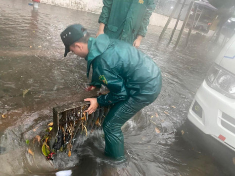 Lực lượng vũ trang TP.Thủ Dầu Một: Kịp thời khắc phục hậu quả do mưa lớn