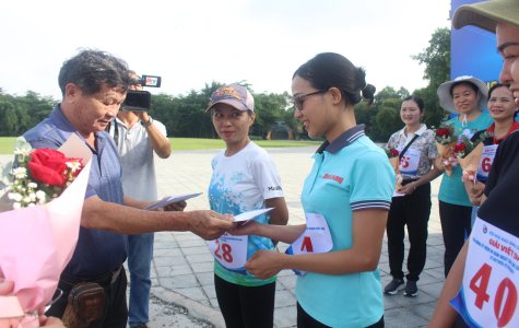 Sôi nổi Giải việt dã chào mừng kỷ niệm 99 năm Ngày Báo chí cách mạng Việt Nam (21-6)