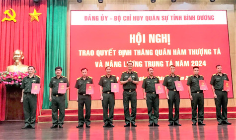 Thăng quân hàm thượng tá cho 22 sĩ quan, quân nhân chuyên nghiệp