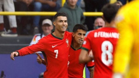 Ronaldo ghi dấu ấn, Bồ Đào Nha vào vòng 1/8 Euro 20204