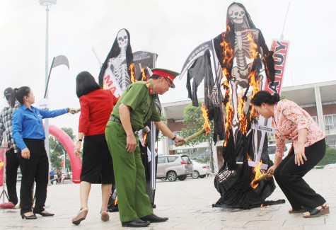 Bình Dương: Ra quân hưởng ứng Ngày toàn dân tham gia phòng, chống ma túy (26-6)