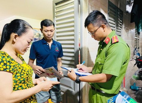 Công an phường Uyên Hưng, TP.Tân Uyên: Tăng cường tuyên truyền pháp luật trong các khu nhà trọ