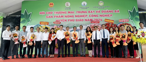 Huyện Phú Giáo: Khai mạc Hội chợ thương mại, trưng bày và quảng bá sản phẩm nông nghiệp, công nghiệp