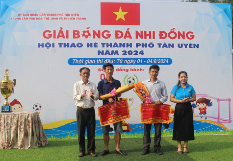 Khai mạc Giải bóng đá nhi đồng hội thao hè TP.Tân Uyên năm 2024