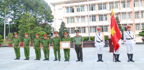 Phòng Cảnh sát hình sự Công an tỉnh Bình Dương đón nhận Huân chương Chiến công hạng nhì