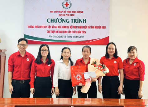 Các địa phương gặp gỡ đại biểu tham dự Hội trại thanh niên và tình nguyện viên chữ thập đỏ toàn quốc