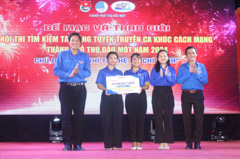 Hội thi “Tìm kiếm tài năng tuyên truyền ca khúc cách mạng” TP.Thủ Dầu Một năm 2024: Nhiều tiết mục được dàn dựng công phu, đặc sắc