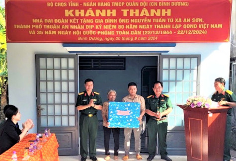 TP.Thuận An: Bàn giao căn nhà “Đại đoàn kết” cho hộ khó khăn