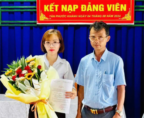 Chú trọng phát triển Đảng trong hội viên phụ nữ