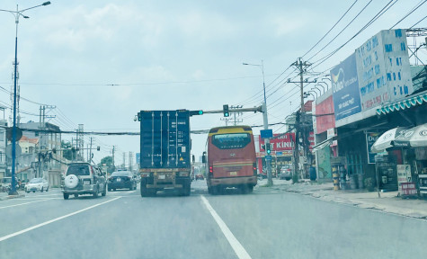 Cố tình chạy lấn làn đường