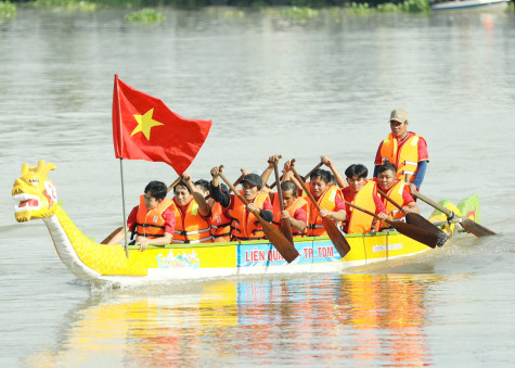 Lãnh đạo tỉnh dự khán Giải đua thuyền truyền thống TP.Thủ Dầu Một năm 2024