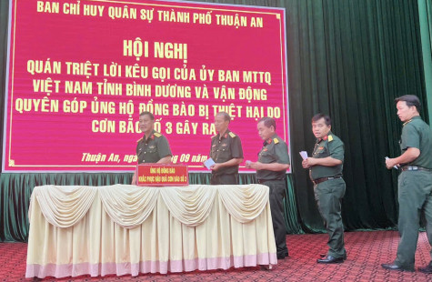 Ban Chỉ huy Quân sự TP.Thuận An: Quyên góp ủng hộ nhân dân thiệt hại do bão số 3