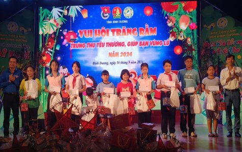 Trung thu yêu thương, giúp bạn vùng lũ