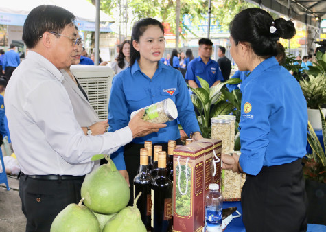 Tuyên dương thanh niên khởi nghiệp và sản xuất, kinh doanh giỏi