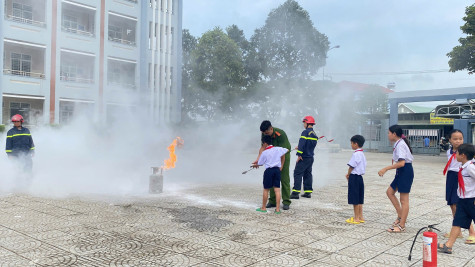 Chú trọng công tác tuyên truyền phòng ngừa đuối nước, cháy nổ cho học sinh, sinh viên