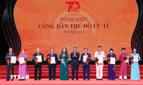 Vinh danh 10 'Công dân Thủ đô ưu tú' và tuyên dương 70 điển hình tiên tiến