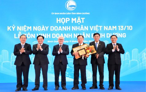 Tôn vinh, khen thưởng doanh nghiệp, doanh nhân đóng góp xuất sắc trong phát triển kinh tế - xã hội của tỉnh