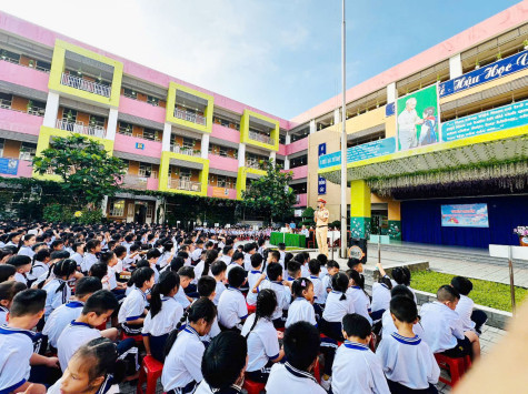 Tuyên truyền Luật Giao thông đường bộ cho giáo viên và học sinh