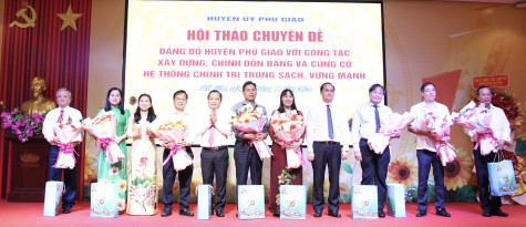 Chú trọng xây dựng Đảng và hệ thống chính trị trong sạch, vững mạnh