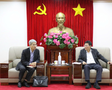 Provincial leader receives Vietnamese Ambassador to Germany