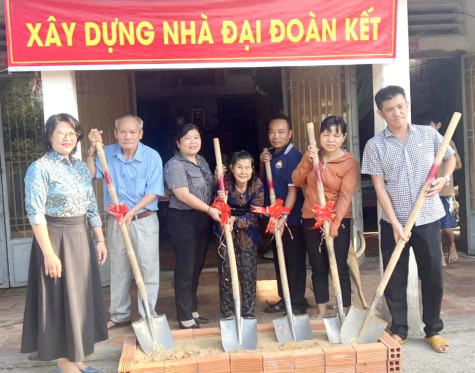 Khởi công xây dựng nhà đại đoàn kết cho hộ gia đình có hoàn cảnh khó khăn