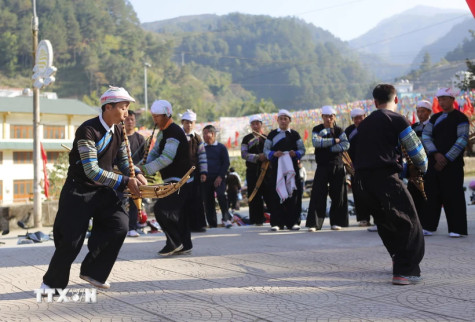 Nhiều hoạt động hấp dẫn trong Festival khèn Mông, Lễ hội hoa Tớ dày Mù Cang Chải