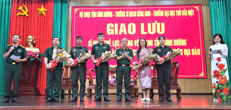 Giao lưu “Đoàn kết, gắn bó, thủy chung”